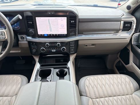 Used 2026 Ford F250 Platinum w/ Platinum Plus Package image 29