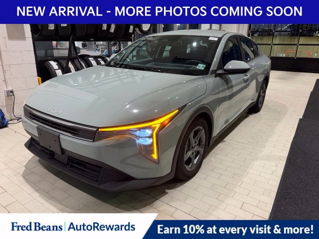 Used 2025 Kia K4 FWD image 3