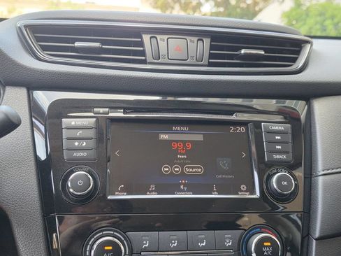 Used 2020 Nissan Rogue S FWD image 15