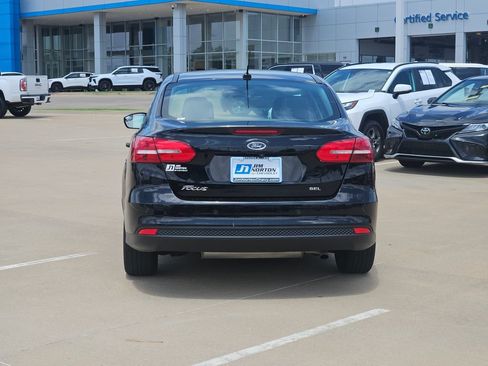 Used 2017 Ford Focus SEL w/ Cold Weather Package FWD image 6