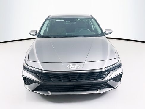 Used 2024 Hyundai Elantra SEL FWD image 2