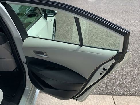 Used 2021 Toyota Corolla LE w/ Carpet Mat Package (TMS) FWD image 12