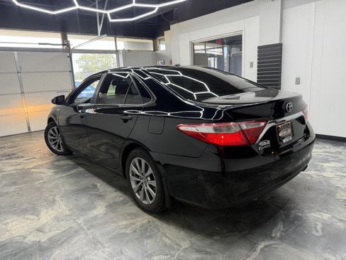 Used 2017 Toyota Camry XLE FWD image 3