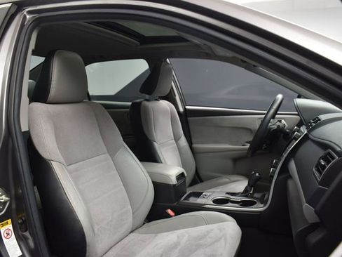 Used 2017 Toyota Camry XSE w/ Moonroof Package image 12