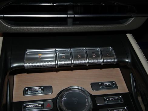 Used 2025 Lincoln Nautilus Reserve AWD/4WD image 19