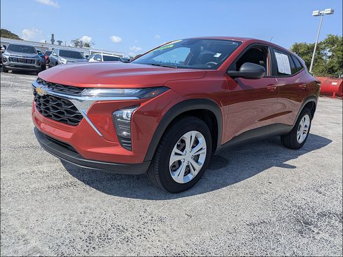 Used 2024 Chevrolet Trax LS w/ Driver Confidence Package FWD image 8