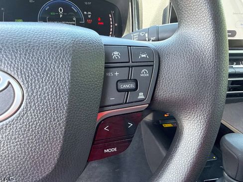 Used 2025 Toyota Camry LE image 27