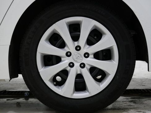 Used 2022 Toyota Corolla LE image 9