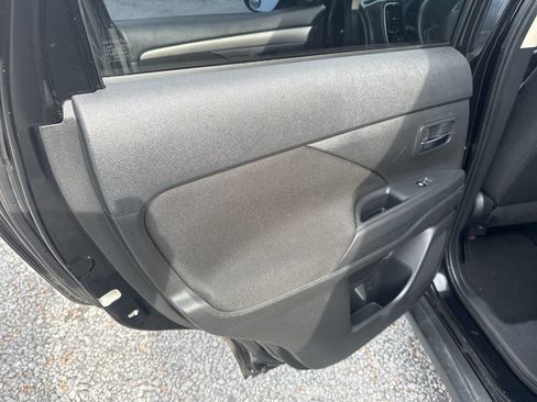 Used 2018 Mitsubishi Outlander SE image 20