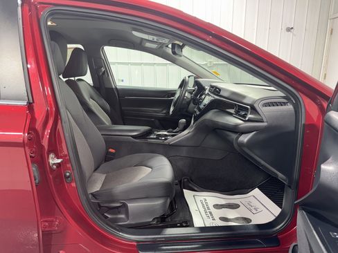 Used 2020 Toyota Camry LE image 10