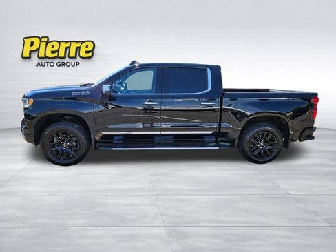 Used 2022 Chevrolet Silverado 1500 High Country w/ Technology Package AWD/4WD image 2