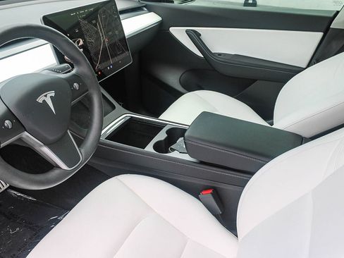Used 2022 Tesla Model Y Performance image 18
