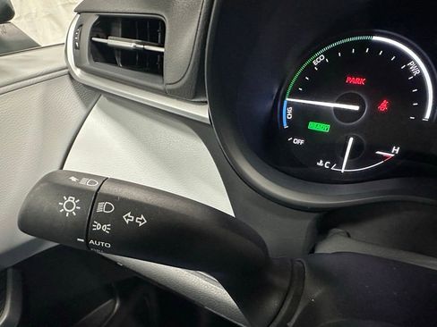 Used 2025 Toyota Sienna LE image 21