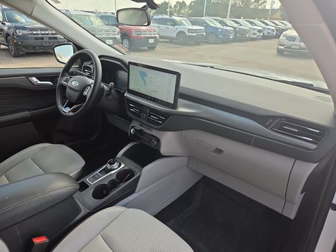 Used 2024 Ford Escape SE FWD image 13