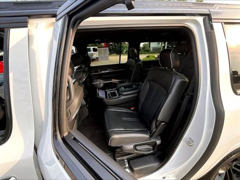 Used 2024 Jeep Grand Wagoneer L Series II AWD/4WD image 15