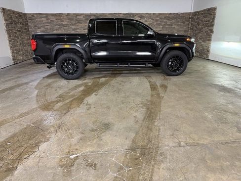 Used 2023 GMC Canyon Denali w/ Denali Black Edition image 10