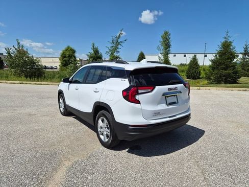Used 2024 GMC Terrain SLE w/ Driver Convenience Package FWD image 8