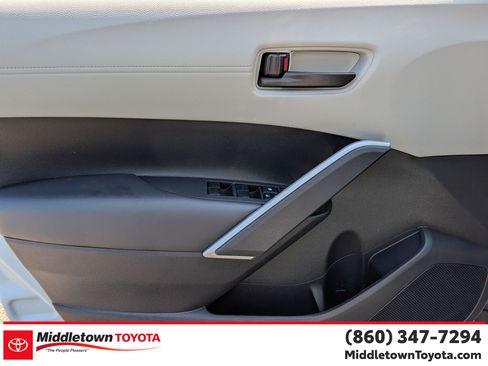 Used 2025 Toyota Corolla Cross L AWD/4WD image 10