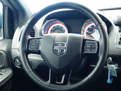 Used 2014 Dodge Grand Caravan SXT image 23
