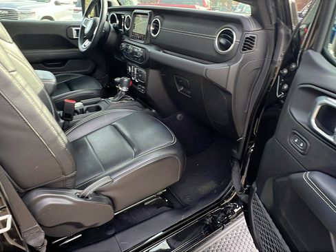 Used 2023 Jeep Wrangler Sahara w/ Cold Weather Group image 19