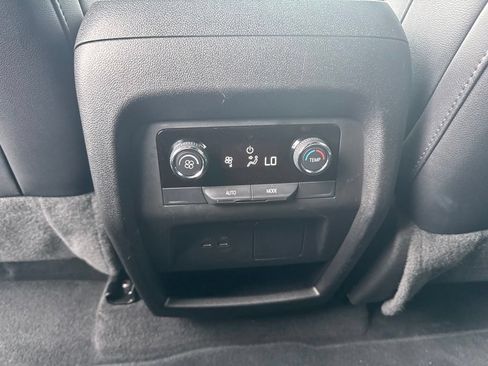 Used 2025 Chevrolet Traverse LT AWD/4WD image 25