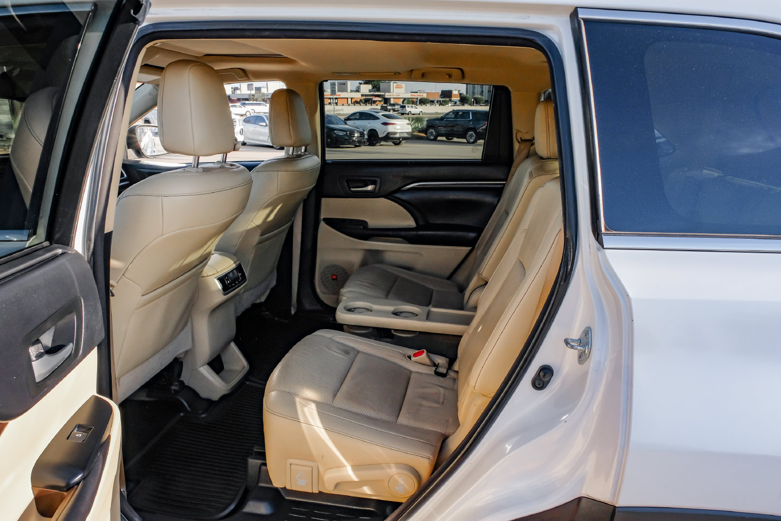 Used 2016 Toyota Highlander Limited w/ Driver Technology Package FWD image 37