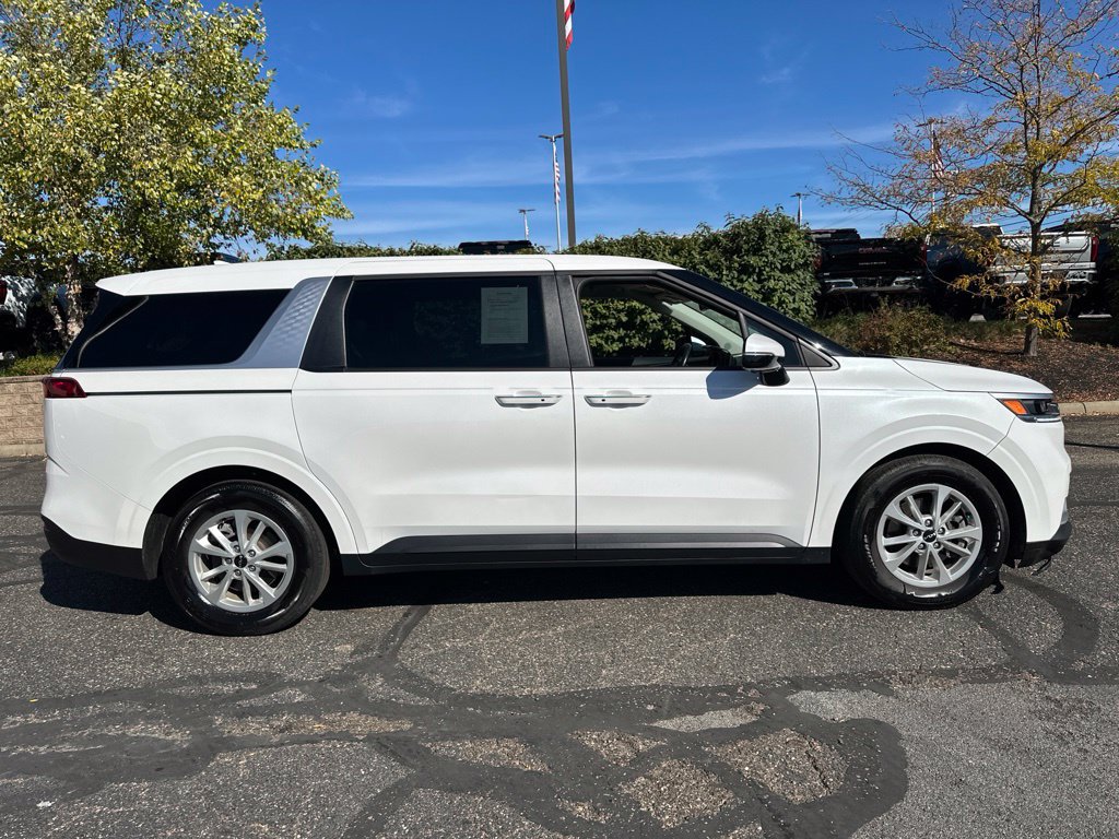 Used 2024 Kia Carnival LX FWD image 14