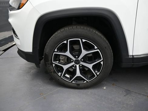 Used 2025 Jeep Compass Limited AWD/4WD image 14