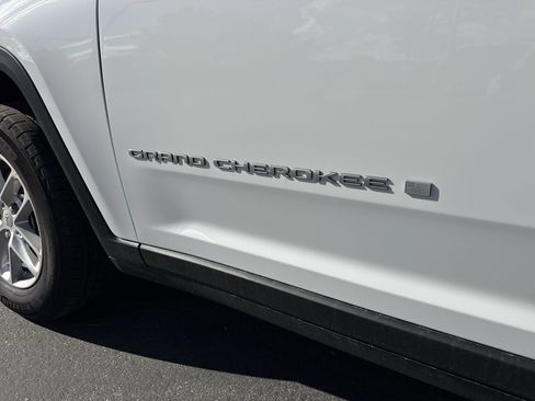 Used 2025 Jeep Grand Cherokee Laredo X w/ Trailer Tow Package AWD/4WD image 12