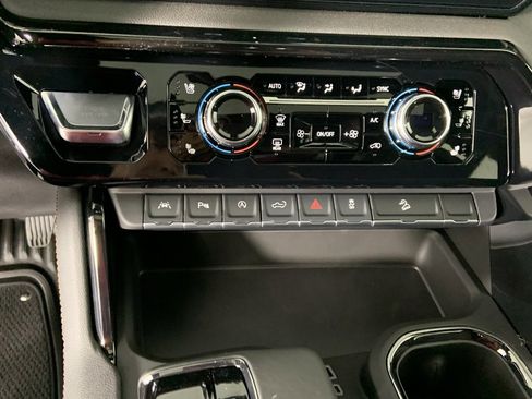 Used 2025 GMC Sierra 1500 AT4 w/ AT4 Premium Package image 14