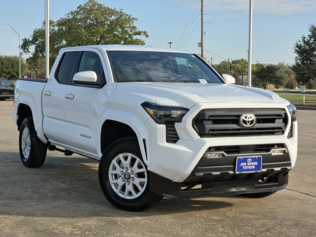 Used 2025 Toyota Tacoma SR5 AWD/4WD image 2