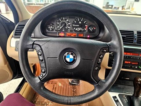 Used 2002 BMW 325i Sedan image 12