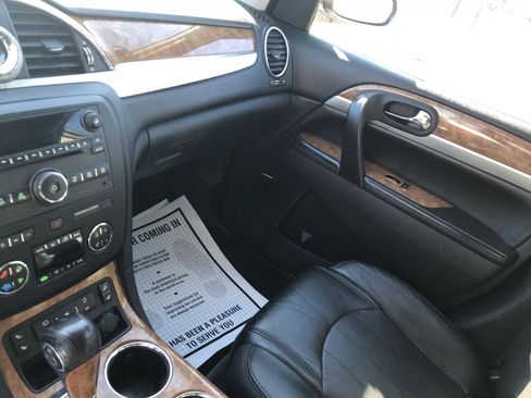 Used 2011 Buick Enclave CXL image 15