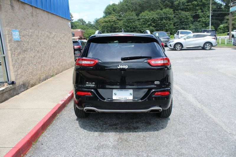 Used 2017 Jeep Cherokee Overland w/ Technology Group AWD/4WD image 5