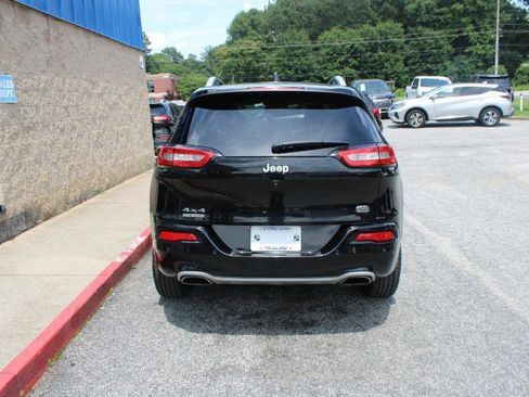 Used 2017 Jeep Cherokee Overland w/ Technology Group AWD/4WD image 5