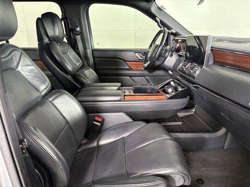 Used 2023 Lincoln Navigator Reserve image 13