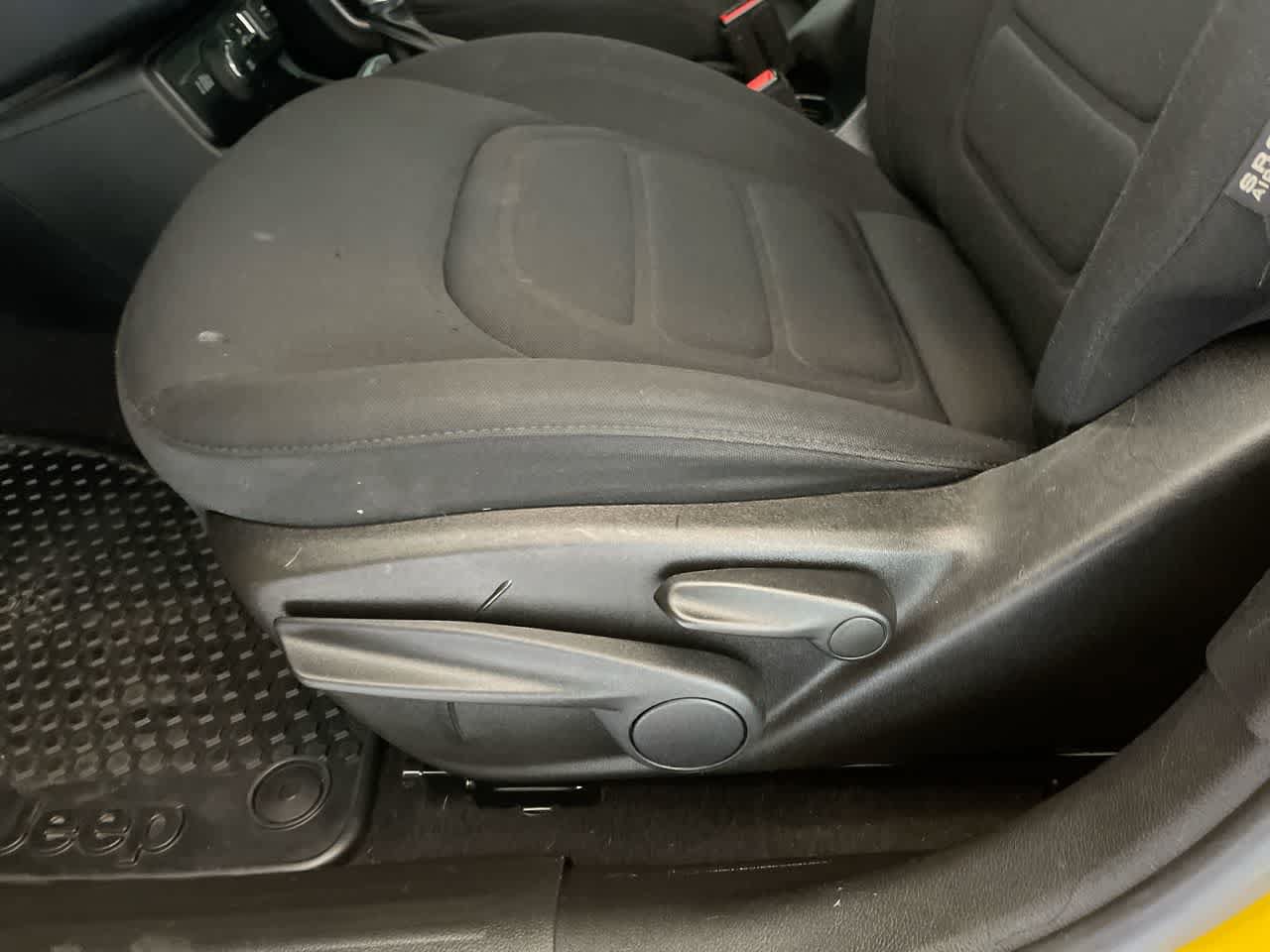 Used 2018 Jeep Renegade Latitude w/ Cold Weather Group AWD/4WD image 12