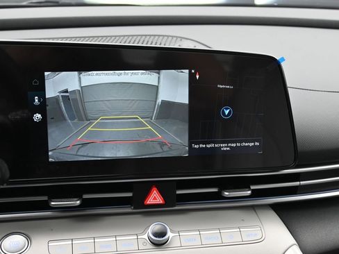 Used 2025 Hyundai Elantra Limited image 17