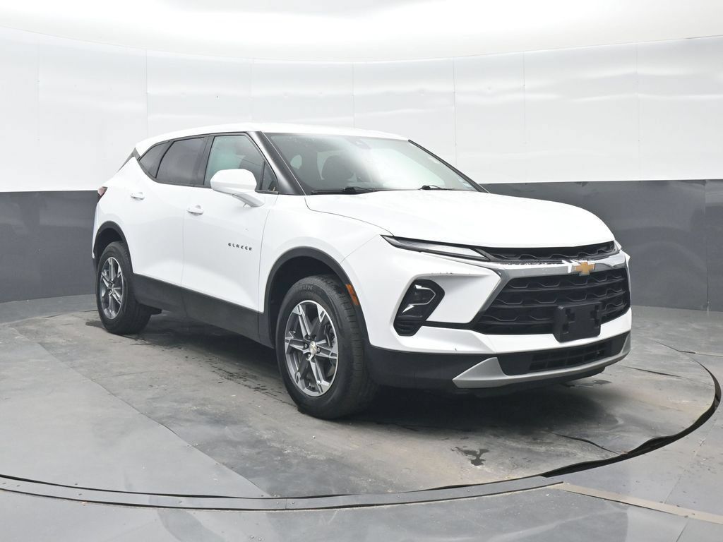 Used 2025 Chevrolet Blazer LT FWD image 9