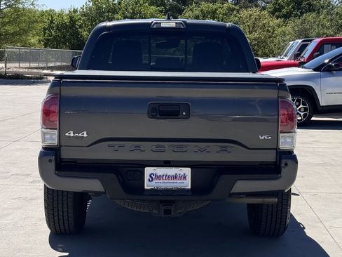 Used 2018 Toyota Tacoma Limited image 5