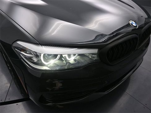 Used 2018 BMW 530i xDrive image 19