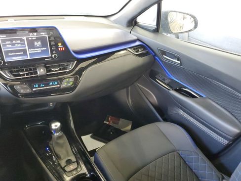 Used 2021 Toyota C-HR XLE image 12