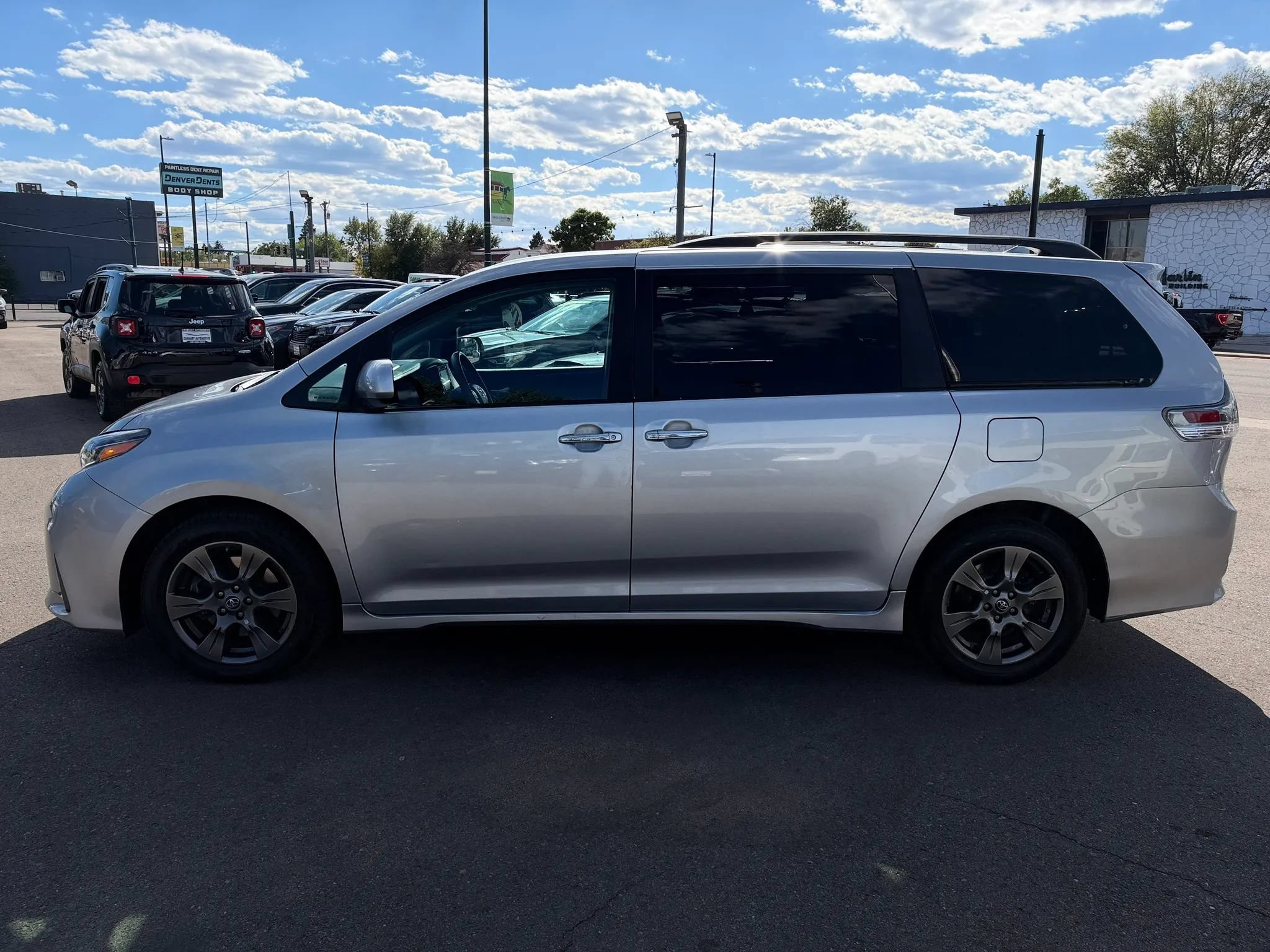 Used 2019 Toyota Sienna SE Premium w/ Carpet Mat Package AWD/4WD image 6