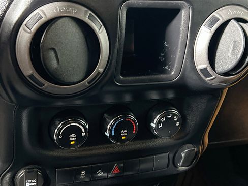 Used 2012 Jeep Wrangler Sport AWD/4WD image 26
