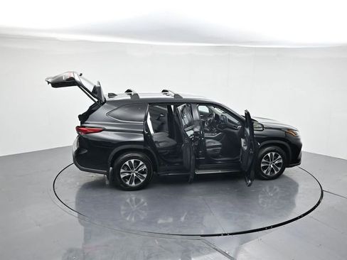 Used 2021 Toyota Highlander XLE image 46