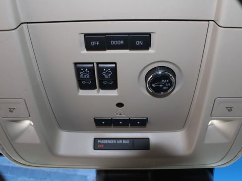 Used 2020 Chevrolet Tahoe Premier AWD/4WD image 12