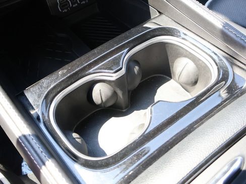 Used 2025 Chrysler Pacifica Limited FWD image 40