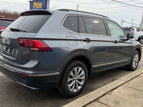 Used 2018 Volkswagen Tiguan SE w/ Panoramic Sunroof Package image 6