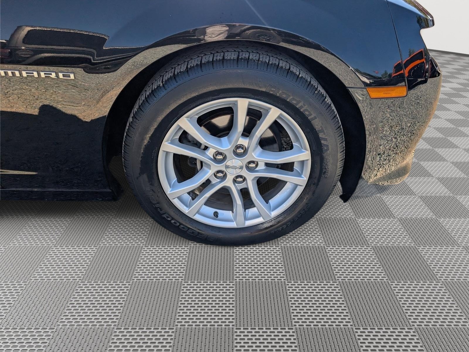 Used 2015 Chevrolet Camaro LS RWD image 9