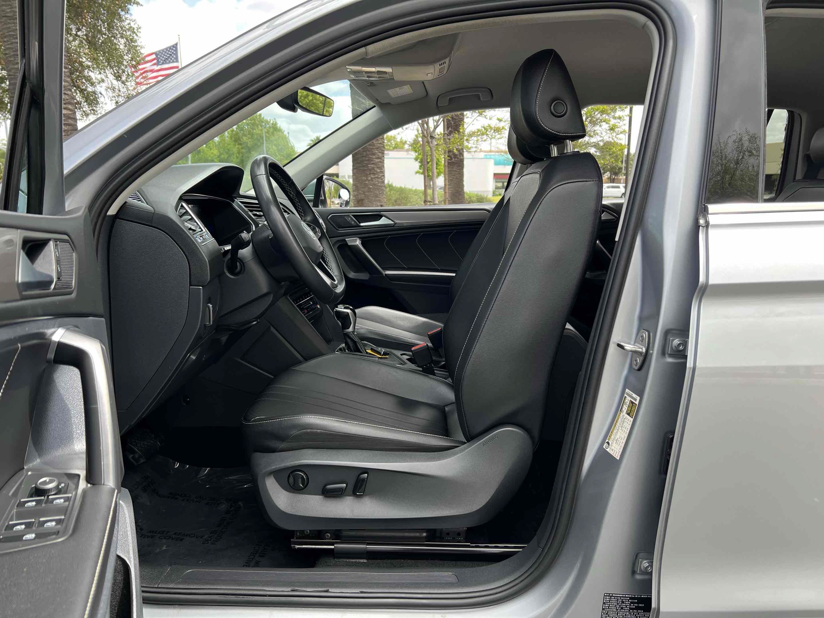 Used 2023 Volkswagen Tiguan SE FWD image 4
